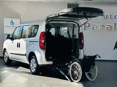 Gebraucht Opel Combo Edition 135 PS (99 kW) 2014 Silber Van / Kleinbus