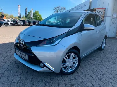 Usata Toyota Aygo X-play 69 CV (50 kW) 2017 Argento Utilitaria
