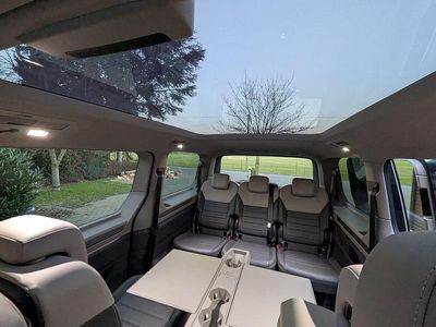 Second-hand VW Multivan Goal 150 CP (110 kW) 2025 Alb Monovolum