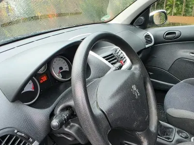 Gebraucht Peugeot 206+ 75 PS (55 kW) 2009 Weiß Kleinwagen