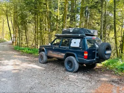 Gebraucht Jeep Cherokee Limited 184 PS (135 kW) 2000 Blau SUV