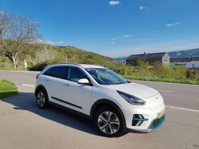 Używany Kia Niro 100 kW (136 KM) 2022 Biały SUV