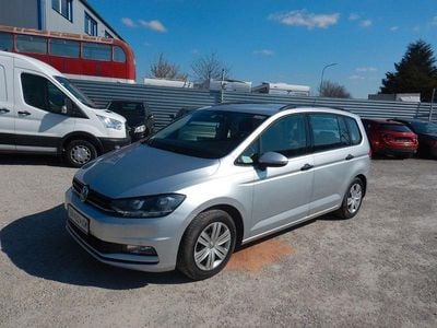 Gebraucht VW Touran Trendline 110 PS (80 kW) 2016 Silber Van / Kleinbus