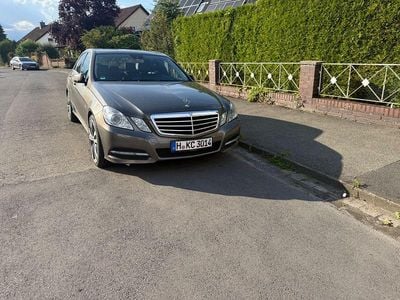 Gebraucht Mercedes E220 Avantgarde 170 PS (125 kW) 2012 Braun Limousine