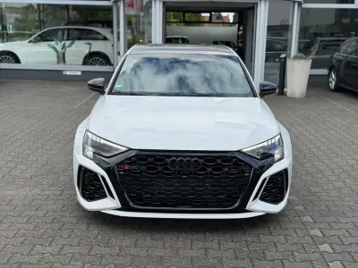 Gebraucht Audi RS3 Sport 400 PS (294 kW) 2023 Gletscherweiss Limousine