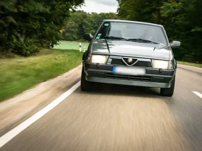 Usata Alfa Romeo 75 133 CV (97 kW) 1990 Verde Berlina