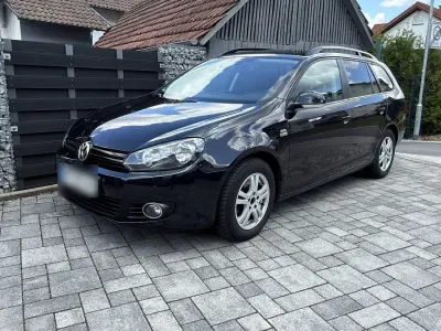 Gebraucht VW Golf VII Match 105 PS (77 kW) 2013 Schwarz Kombi