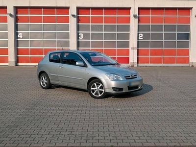 Usata Toyota Corolla 97 CV (71 kW) 2004 Argento Coupé