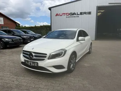 Gebraucht Mercedes A180 Urban 122 PS (89 kW) 2014 Calcitweiss  unilack Kleinwagen