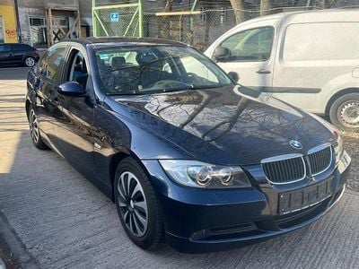 Gebraucht BMW 318 143 PS (105 kW) 2007 Monacoblau metallic Limousine