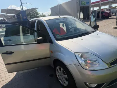 Gebraucht Ford Fiesta 80 PS (58 kW) 2003 Silber Kleinwagen