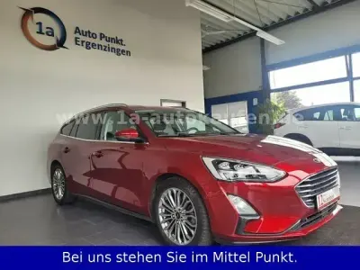 Gebraucht Ford Focus Titanium 150 PS (110 kW) 2018 Rot Limousine