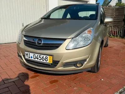 Usado Opel Corsa 60 HP (44 kW) 2007 Dourado Citadino
