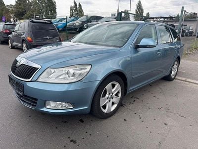 Gebraucht Skoda Octavia Family 105 PS (77 kW) 2011 Blau Kombi