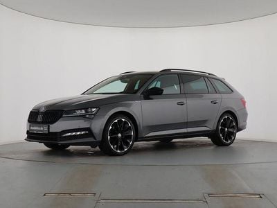 Graphitegrau metallic Gebraucht 2023 Skoda Superb SportLine Kombi | 31.889 € (Fairer Preis)