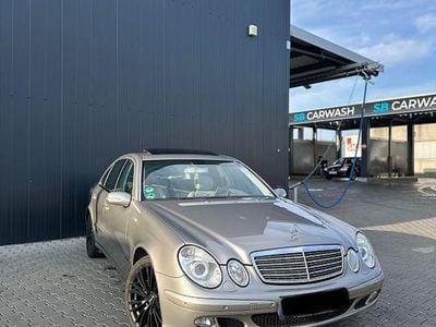 Silber Gebraucht 2004 Mercedes E200 Classic Limousine | 3.600 € (Guter Preis)