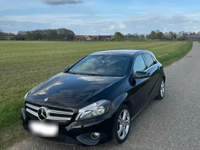 Gebraucht Mercedes A180 122 PS (89 kW) 2015 Schwarz Kleinwagen