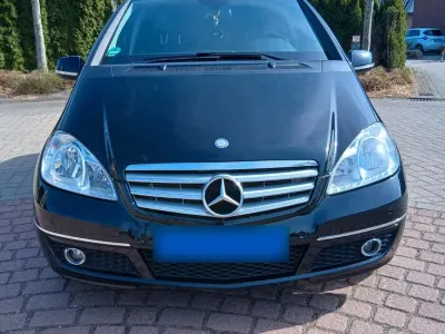 Używany Mercedes A160 95 KM (69 kW) 2011 Czarny Sedan/Limuzyna