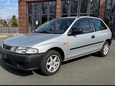 Usado Mazda 323 73 HP (53 kW) 1998 Prateado Sedan