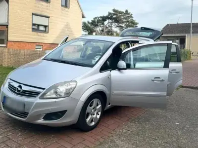 Gebraucht Opel Zafira 125 PS (91 kW) 2010 Silber Van / Kleinbus