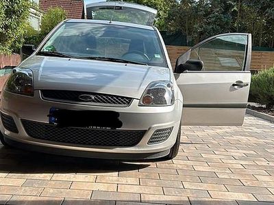 Silber Gebraucht 2007 Ford Fiesta Kleinwagen | 3.800 € (Teuer)