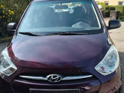 Gebraucht Hyundai i10 Edition 69 PS (50 kW) 2012 Violett Kleinwagen