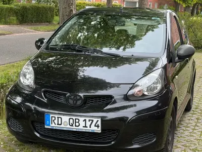 Gebraucht Toyota Aygo 70 PS (51 kW) 2010 Schwarz Kleinwagen