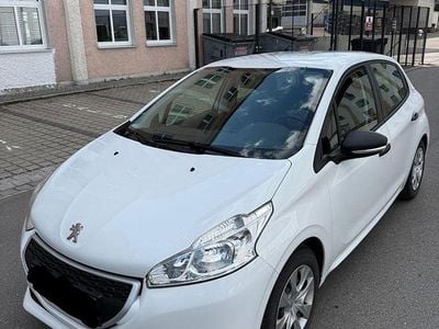 Gebraucht Peugeot 208 Access 68 PS (50 kW) 2013 Weiß Kleinwagen