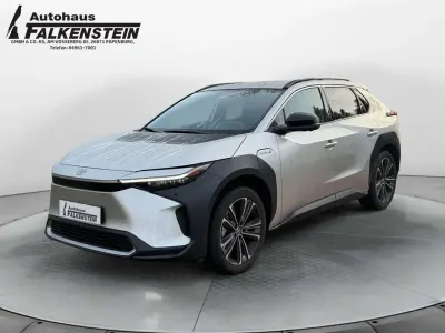 Gebraucht Toyota bZ4X Basis 150 kW (204 PS) 2023 Precious silver SUV