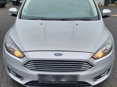 Gebraucht Ford Focus 128 PS (94 kW) 2015 Silber Kombi