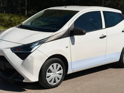 Używany Toyota Aygo 72 KM (52 kW) 2020 Biały Hatchback