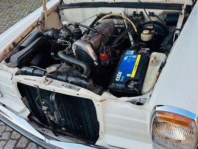 Usata Mercedes 200/8 95 CV (69 kW) 1972 Beige Berlina