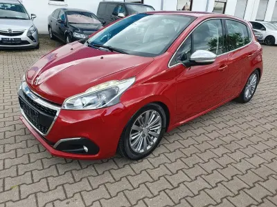 Gebraucht Peugeot 208 Allure 110 PS (80 kW) 2017 Rot Kleinwagen