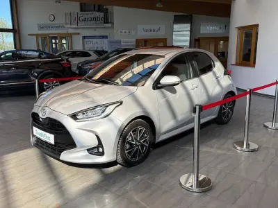 Gebraucht Toyota Yaris 125 PS (91 kW) 2021 Silber (metallic) Kleinwagen