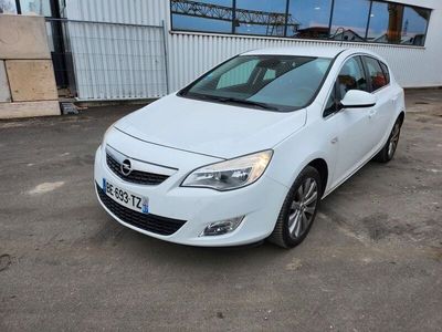 Usata Opel Astra 140 CV (102 kW) 2010 Bianco Berlina