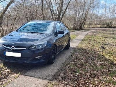 Gebraucht Opel Astra 140 PS (102 kW) 2013 Schwarz Limousine