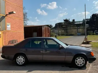 Gebraucht Mercedes E250 94 PS (69 kW) 1991 Andere farben Limousine