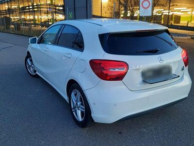 Gebraucht Mercedes A160 109 PS (80 kW) 2017 Weiß Limousine