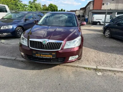 Gebraucht Skoda Octavia Family 105 PS (77 kW) 2012 Rot Limousine