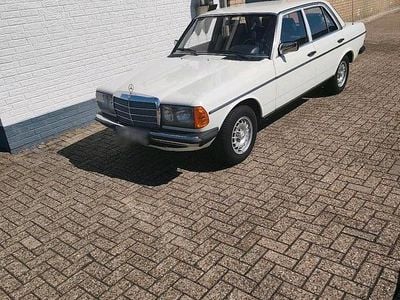 Usata Mercedes 200 109 CV (80 kW) 1983 Bianco Berlina