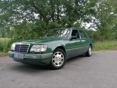 Gebraucht Mercedes E220 150 PS (110 kW) 1994 Grün Kombi