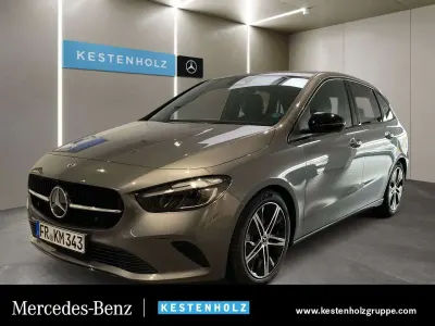 Gebraucht Mercedes B180 136 PS (100 kW) 2026 Mountain grau Van / Kleinbus