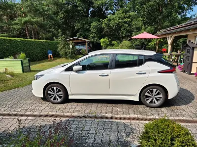 Gebraucht Nissan Leaf Acenta 110 kW (150 PS) 2021 Weiß Kleinwagen