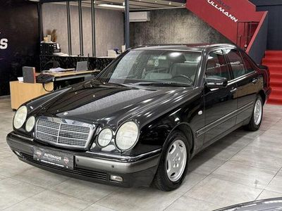 Usata Mercedes E240 Elegance 170 CV (125 kW) 1997 Nero Berlina