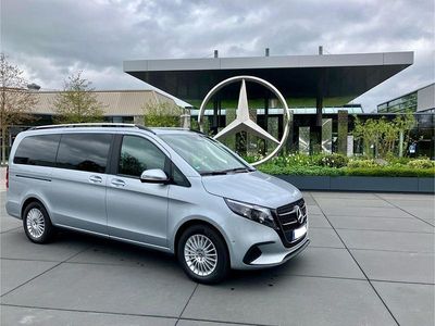 Gebraucht Mercedes V220 163 PS (119 kW) 2025 Silber Van / Kleinbus