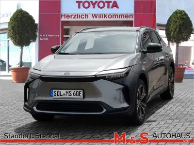 Gebraucht Toyota bZ4X Basis 160 kW (218 PS) 2022 Palladiumsilber metallic / da SUV