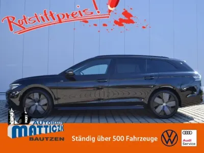 Gebraucht VW Passat R-line 150 PS (110 kW) 2024 Grenadillschwarz metallic (metallic) Kombi