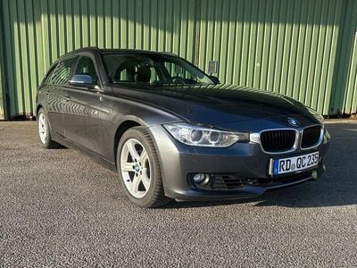 Grau Gebraucht 2013 BMW 330 Comfort Edition Kombi | 16.700 € (Fairer Preis)