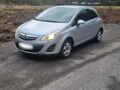 Gebraucht Opel Corsa 75 PS (55 kW) 2011 Silber Kleinwagen