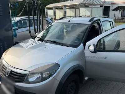 Używany Dacia Sandero 90 KM (66 kW) 2012 Srebrny Kombi